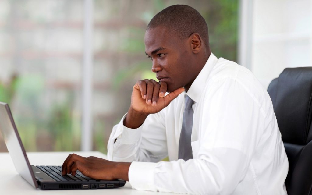 black-guy-behind-laptop-brepafinance